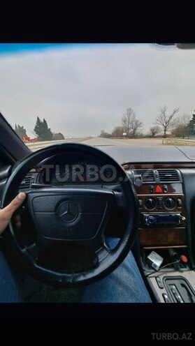 Mercedes E 240 1997, 292,000 km - 2.4 l - Gəncə