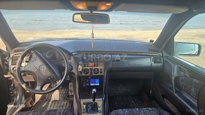 Mercedes E 240 1998, 232,750 km - 2.4 l - Sumqayıt