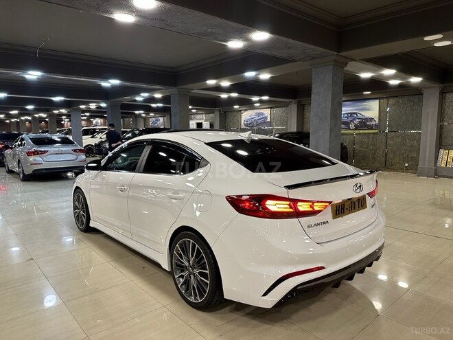 Hyundai Elantra-4