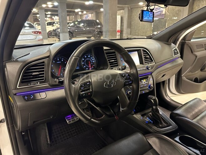 Hyundai Elantra-10