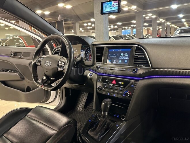 Hyundai Elantra-9