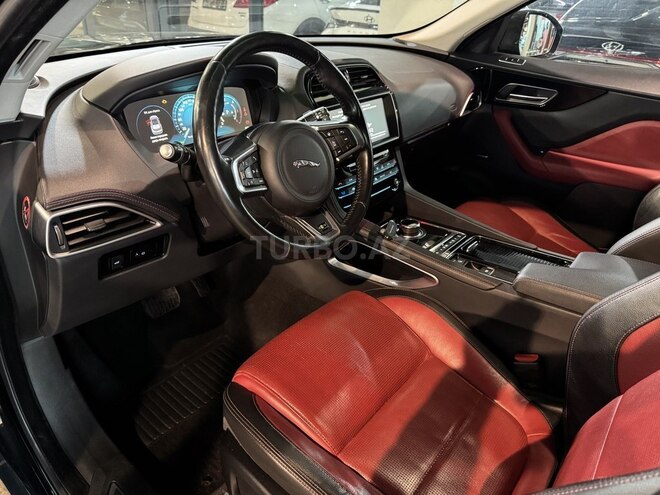Jaguar F-Pace R-8