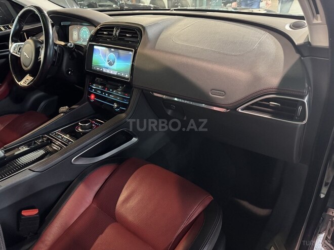Jaguar F-Pace R-10