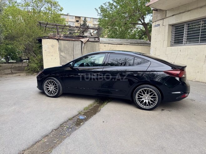 Hyundai Elantra 2018, 80,000 km - 2.0 l - Bakı