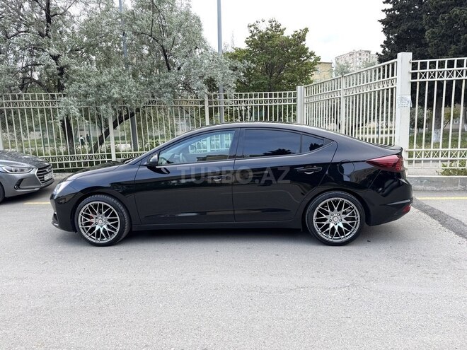 Hyundai Elantra 2018, 80,000 km - 2.0 l - Bakı