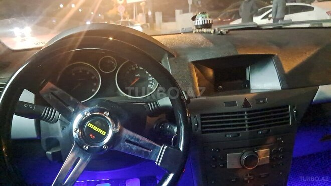 Opel Astra 2005, 568,000 km - 1.4 l - Qusar