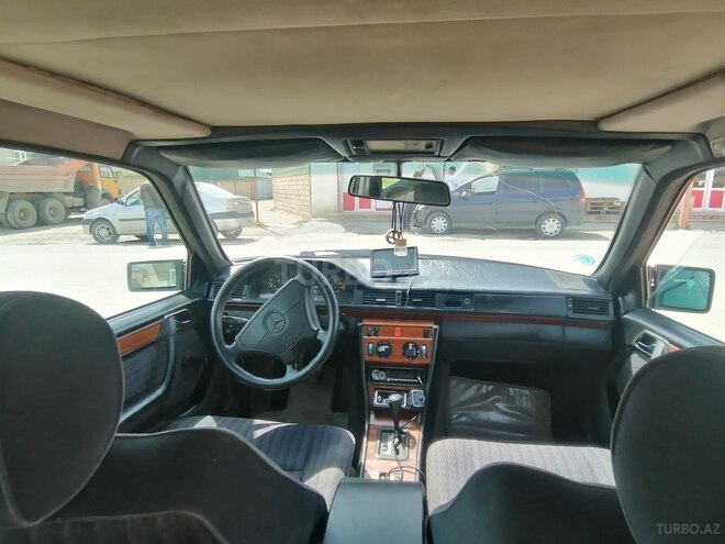 Mercedes E 200 1993, 135,000 km - 2.0 l - Bakı