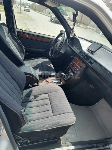 Mercedes E 200 1993, 135,000 km - 2.0 l - Bakı