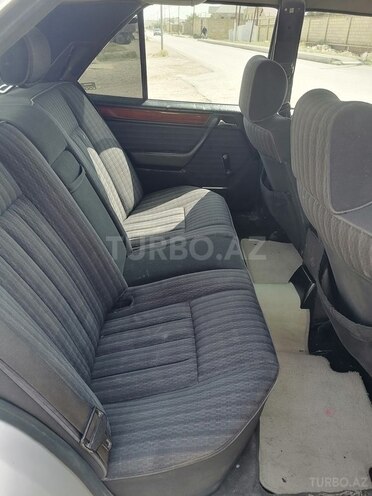 Mercedes E 200 1993, 135,000 km - 2.0 l - Bakı