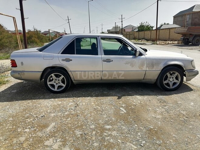 Mercedes E 200 1993, 135,000 km - 2.0 l - Bakı
