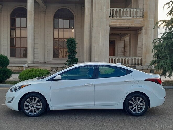 Hyundai Elantra 2015, 100,000 km - 1.8 л - Ucar