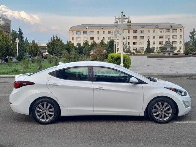 Hyundai Elantra 2015, 100,000 km - 1.8 л - Ucar