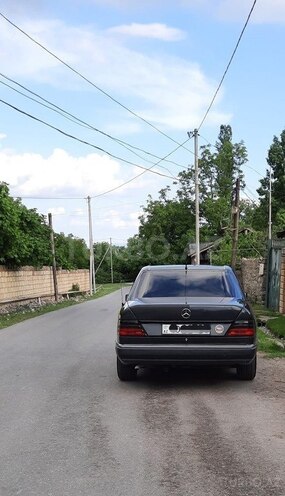 Mercedes E 250 1992, 500,000 km - 2.5 l - Şəki