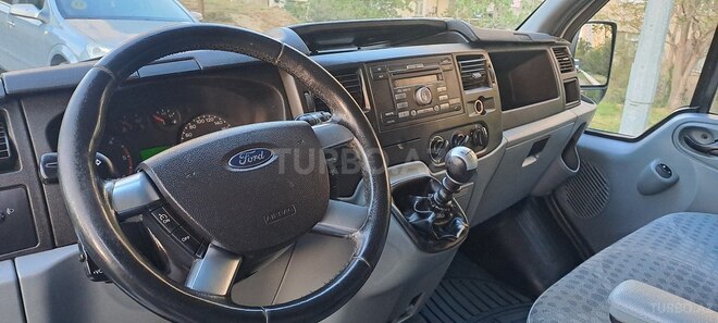 Ford Transit-7