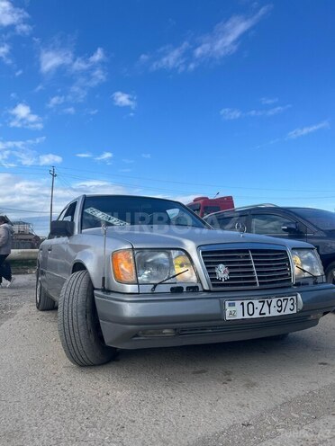 Mercedes E 220 1995, 453,171 km - 2.2 l - Bakı