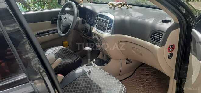 Hyundai Accent-13