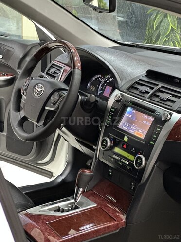 Toyota Camry-15