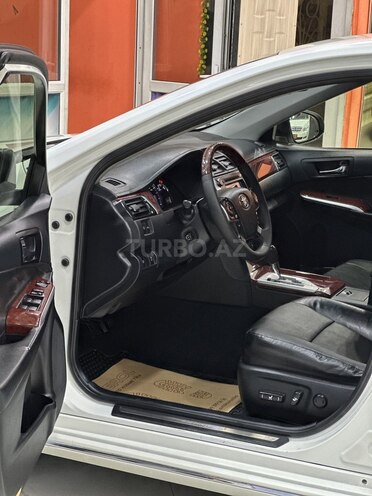 Toyota Camry-13
