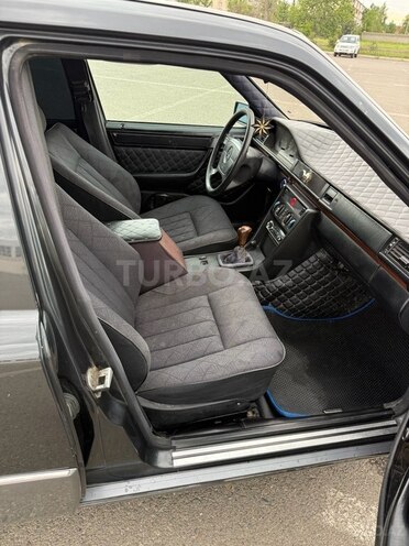 Mercedes E 220 1993, 300,000 km - 2.2 л - Gəncə