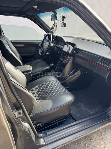 Mercedes E 220 1988, 453,000 km - 2.2 l - Gəncə