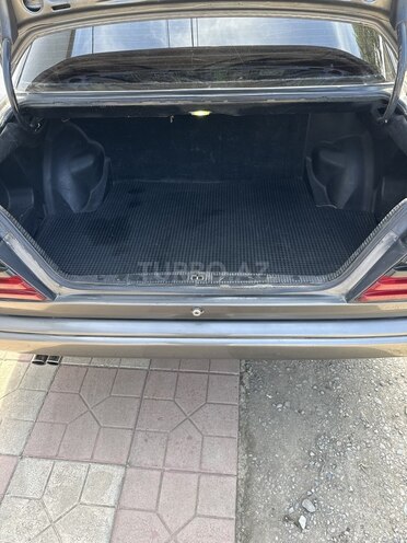 Mercedes E 220 1988, 453,000 km - 2.2 l - Gəncə