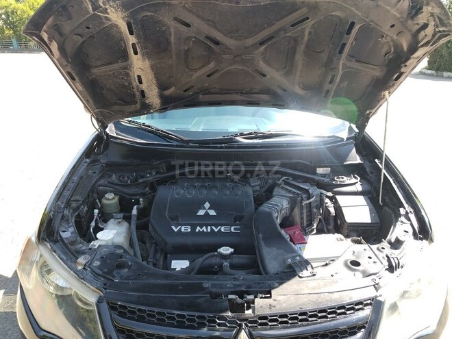 Mitsubishi Outlander 2008, 25,500 km - 3.0 l - Qazax