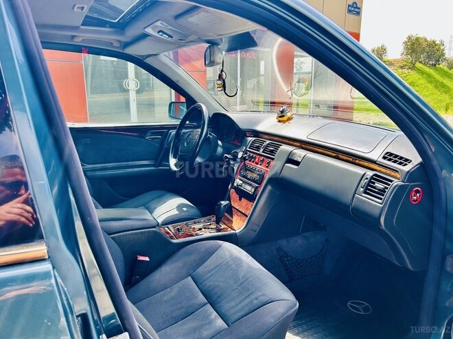 Mercedes E 240 1999, 210,000 km - 2.4 l - Gəncə