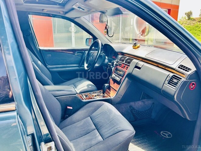 Mercedes E 240 1999, 210,000 km - 2.4 l - Gəncə