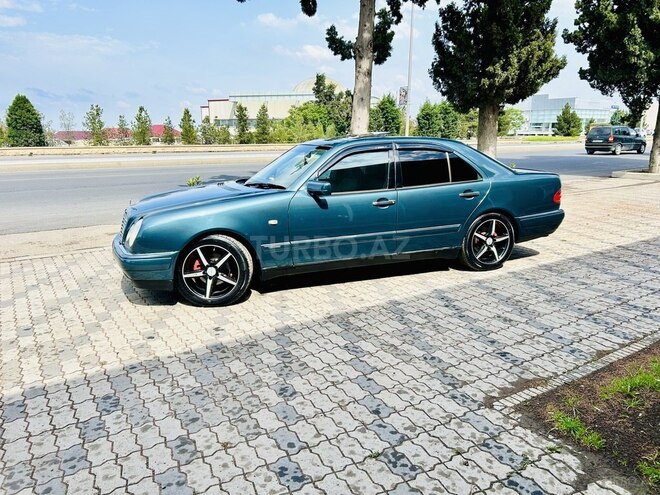 Mercedes E 240 1999, 210,000 km - 2.4 l - Gəncə