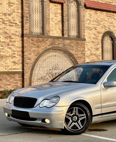 Mercedes C 220 d 2001, 214,365 km - 2.2 l - Bakı