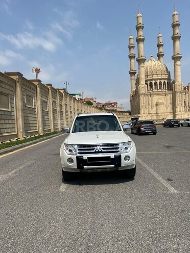 Mitsubishi Pajero 2011, 234,000 km - 3.5 л - Bakı