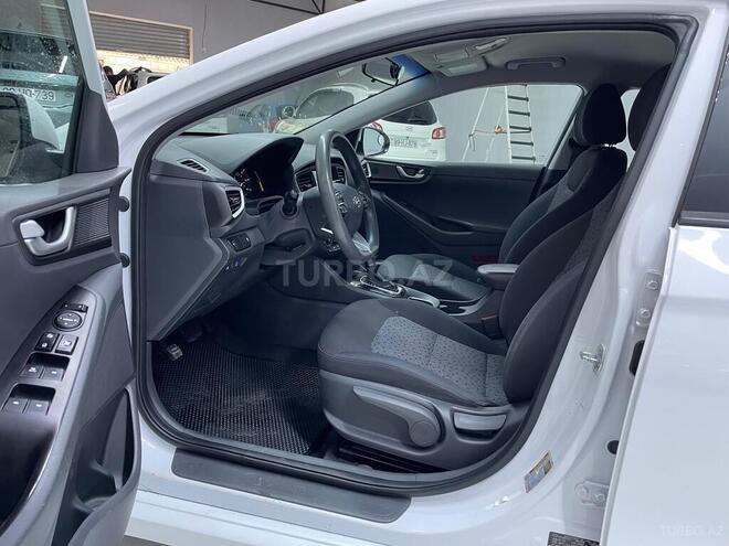 Hyundai IONIQ-16