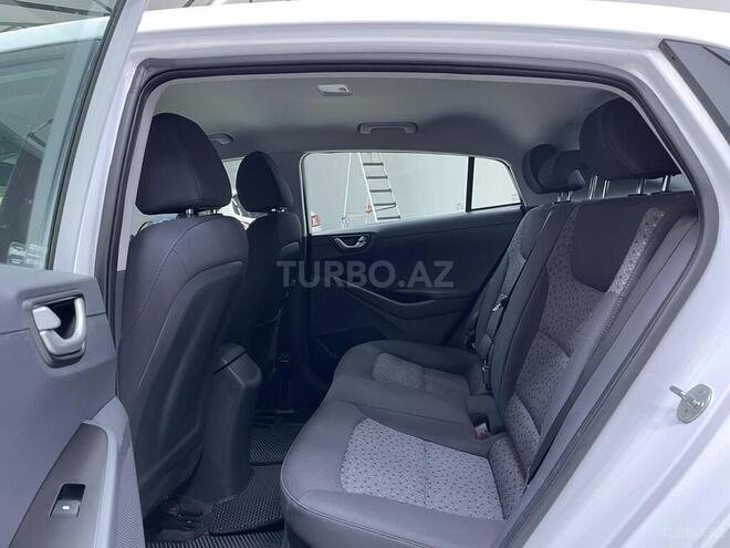 Hyundai IONIQ-14