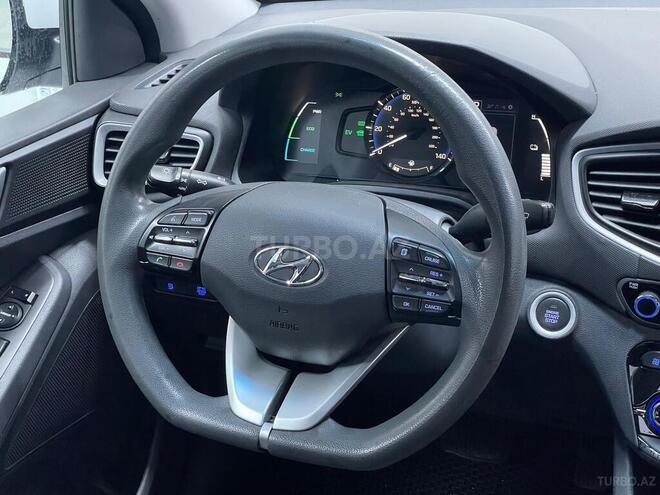 Hyundai IONIQ-10