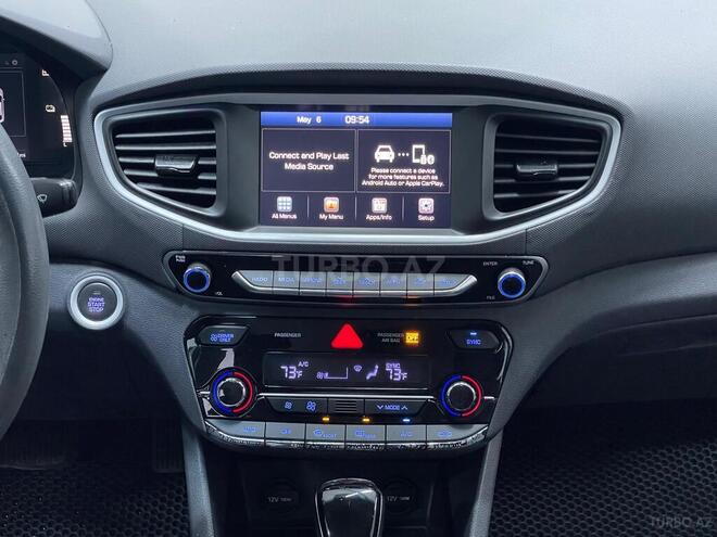 Hyundai IONIQ-13
