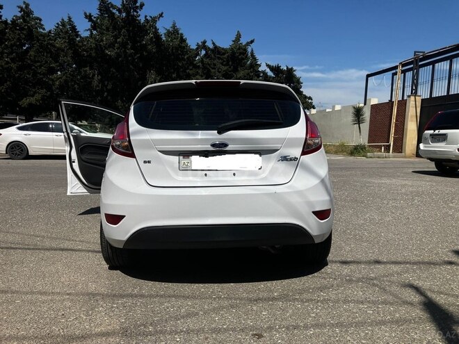 Ford Fiesta 2015, 132,737 km - 1.6 л - Bakı