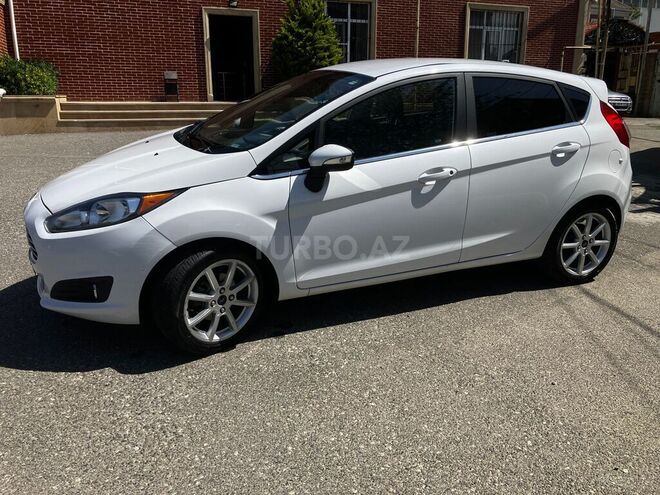 Ford Fiesta 2015, 132,737 km - 1.6 л - Bakı