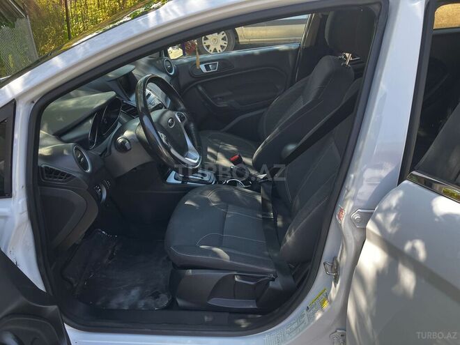 Ford Fiesta 2015, 132,737 km - 1.6 л - Bakı