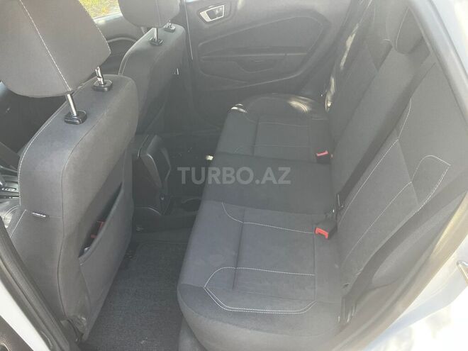 Ford Fiesta 2015, 132,737 km - 1.6 л - Bakı