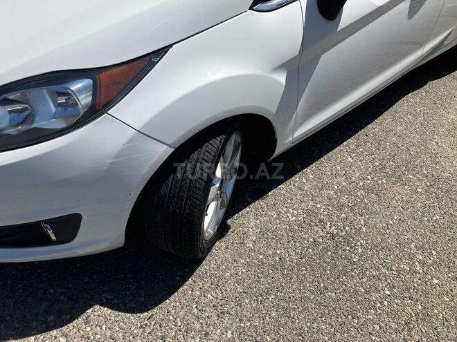 Ford Fiesta 2015, 132,737 km - 1.6 л - Bakı