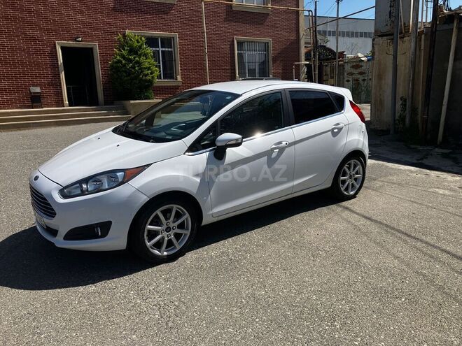 Ford Fiesta 2015, 132,737 km - 1.6 л - Bakı