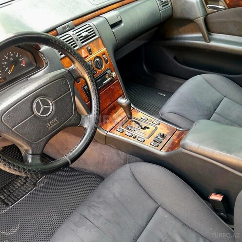 Mercedes E 240 1999, 246,000 km - 2.4 л - Gəncə