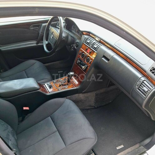 Mercedes E 240 1999, 246,000 km - 2.4 л - Gəncə