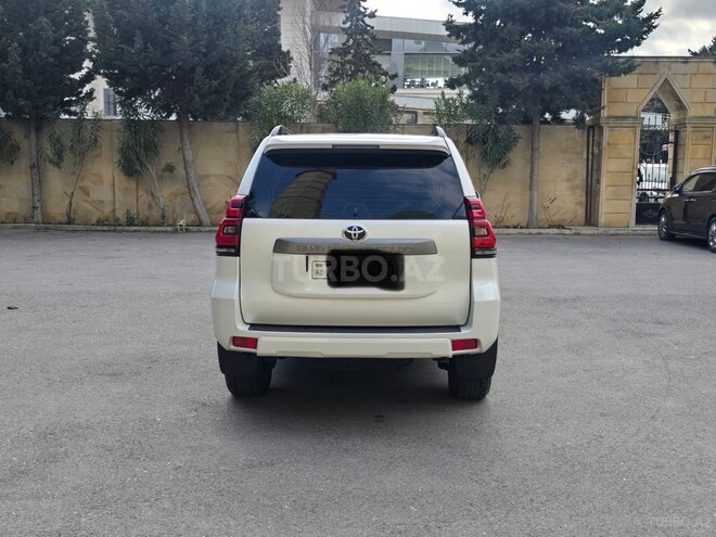 Toyota Land Cruiser Prado-5