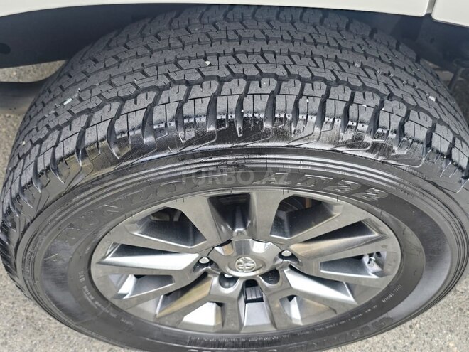 Toyota Land Cruiser Prado-13