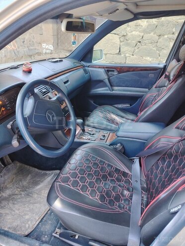 Mercedes E 240 1997, 300,000 km - 2.4 l - Daşkəsən