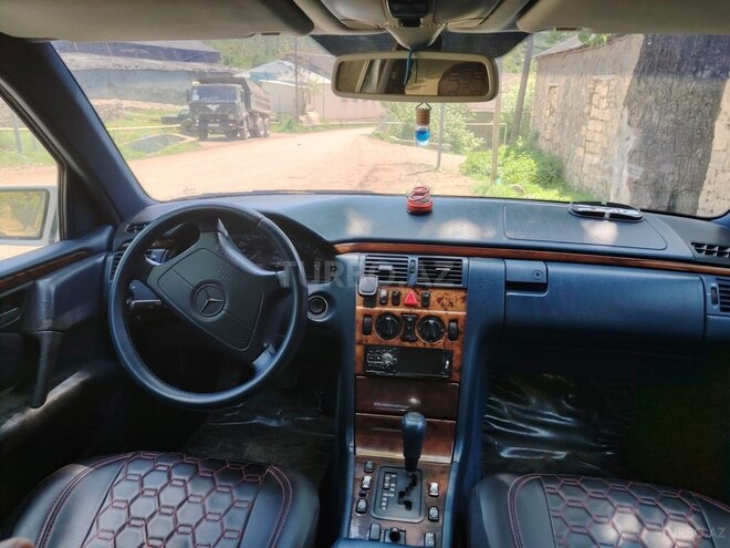 Mercedes E 240 1997, 300,000 km - 2.4 l - Daşkəsən