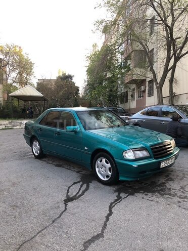 Mercedes C 200 2000, 421,000 km - 2.0 л - Bakı