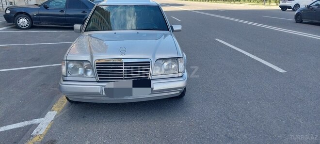 Mercedes E 220 1995, 266,000 km - 2.2 l - Sumqayıt