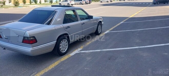 Mercedes E 220 1995, 266,000 km - 2.2 l - Sumqayıt